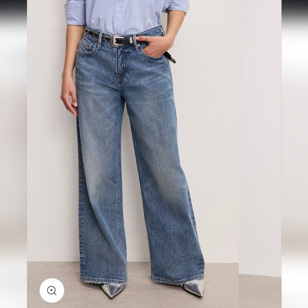 Good American Good Ease Petite Relaxed Jeans- 10/30 - Picture 5 of 14
